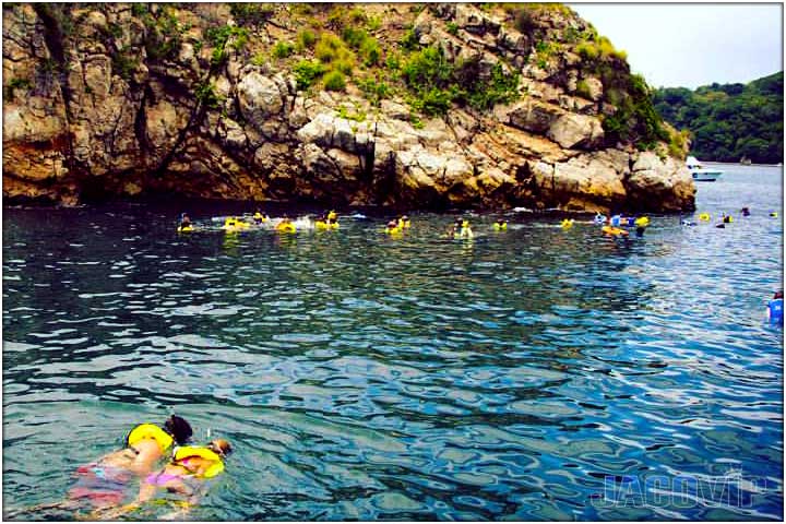 People snorkeling at Tortuga Island in Costa Rica