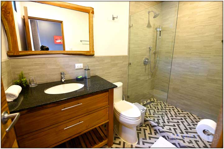 En-suite bathroom