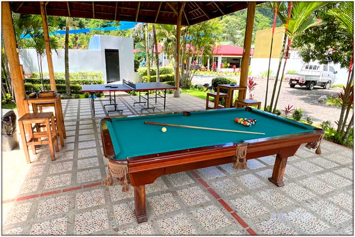 Full size pool table in the rancho