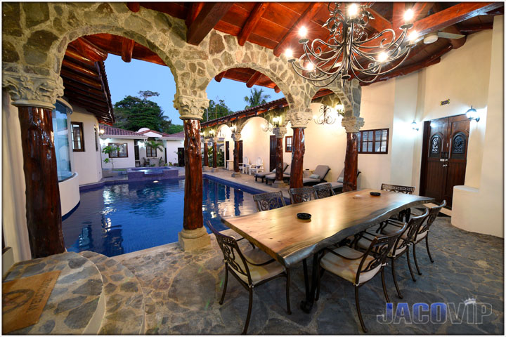 poolside dining in the evening