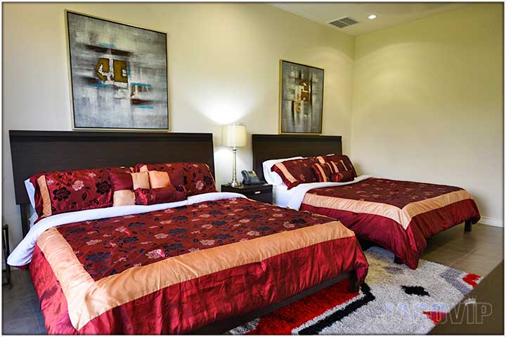 @ queen size beds in bedroom number 6