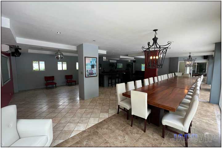 Large Elegant Dining Tables