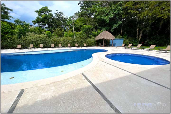 Large jacuzzi next to the pool