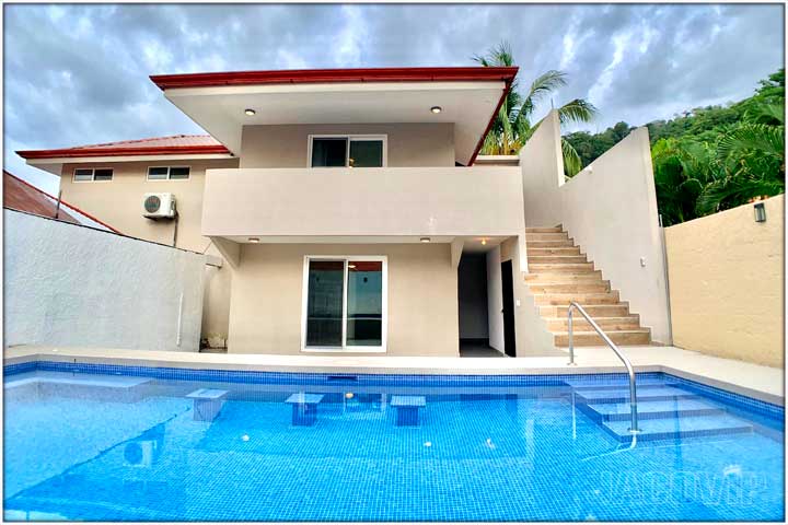 Low angle view of pool and Casa Impala in Jaco