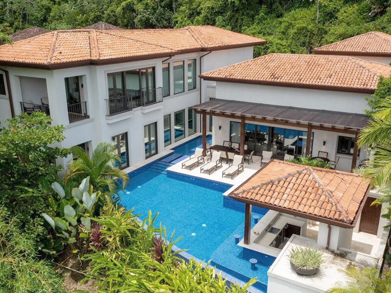 5 bedroom Los Sueños villa with tropical pool area