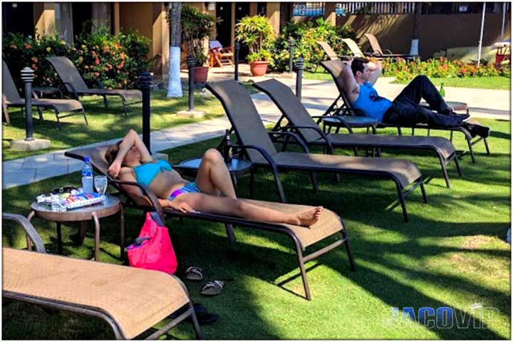 Jaco beach front lounge chairs with people on them