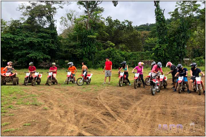 Long starting line on dirt track