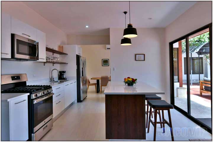 Modern and fully equipped kitchen