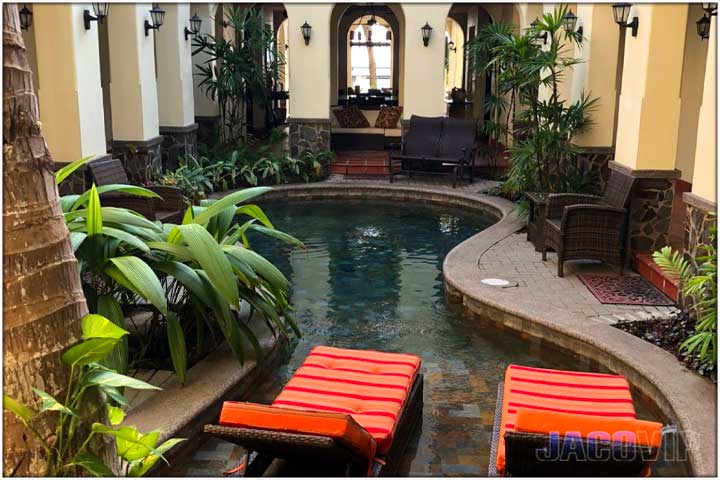 2 lounge chairs in the pool