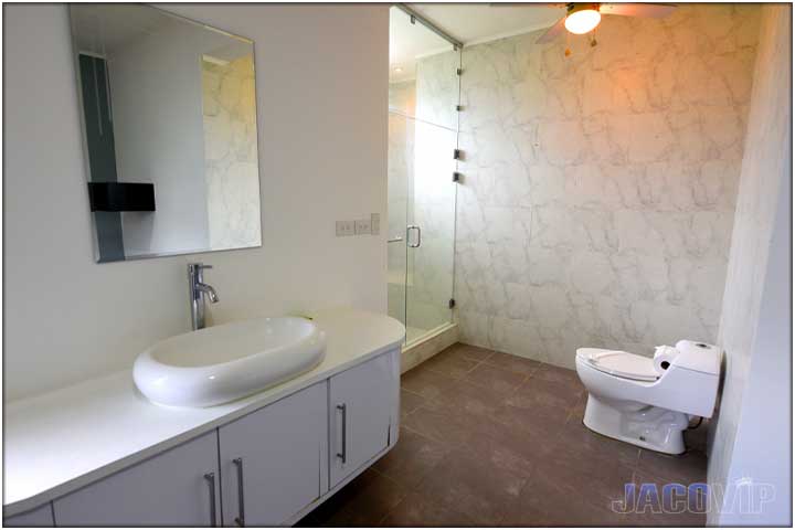 En suite bathroom in Master bedroom