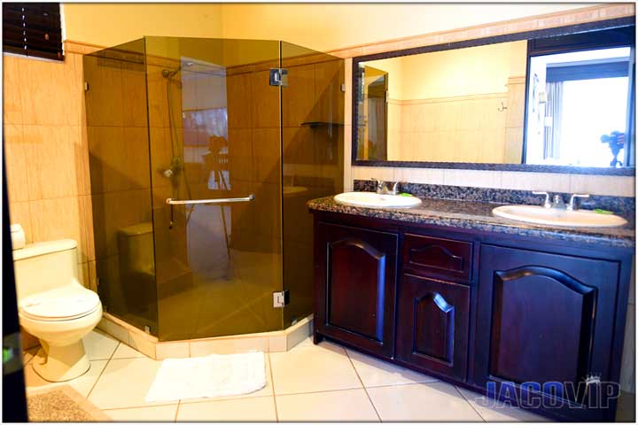 jacuzzi bathtub in the master bathroom