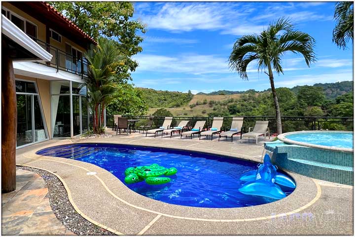 Corner angle of pool area