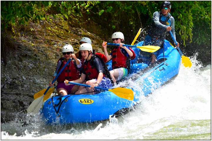 Rafting on Savegre River